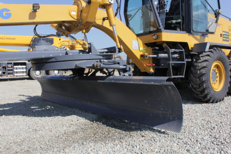 Автогрейдер XCMG GR215A 